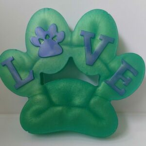 Mooie dierenpoot met "love"