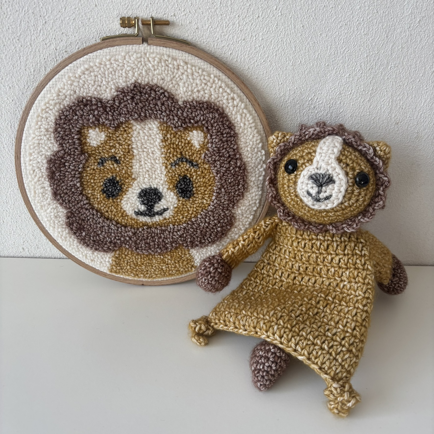 Wanddecoratie en knuffeltje leeuw (inclusief verzendkosten)