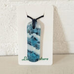 hanger van gesmolten glas met bubbels in aqua blau