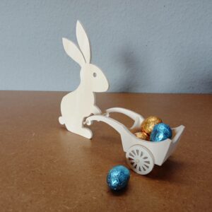 paashaas met kruiwagen